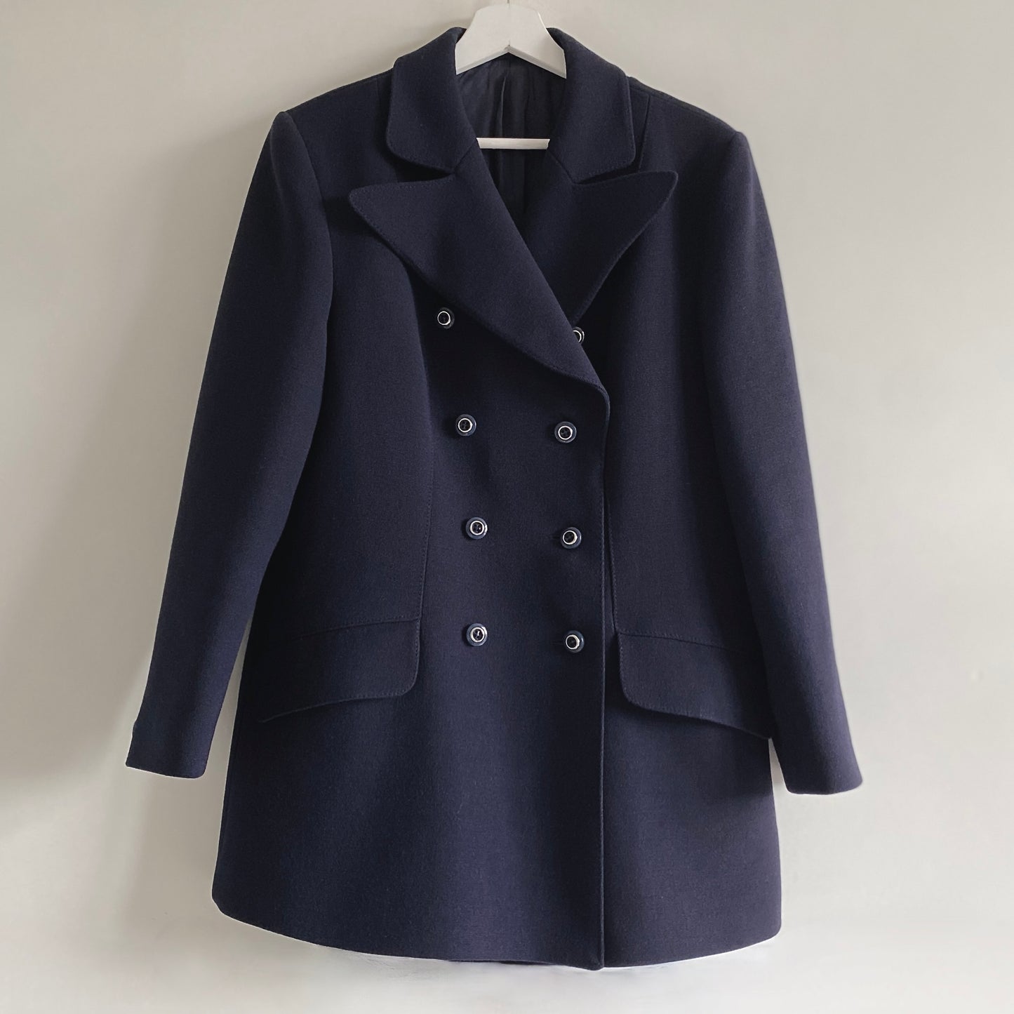 Vintage 70s navy pea coat style wool coat/jacket Double breasted front button fastening Two front flap pockets Single button detail to cuff 100% Pure New Wool Fully lined