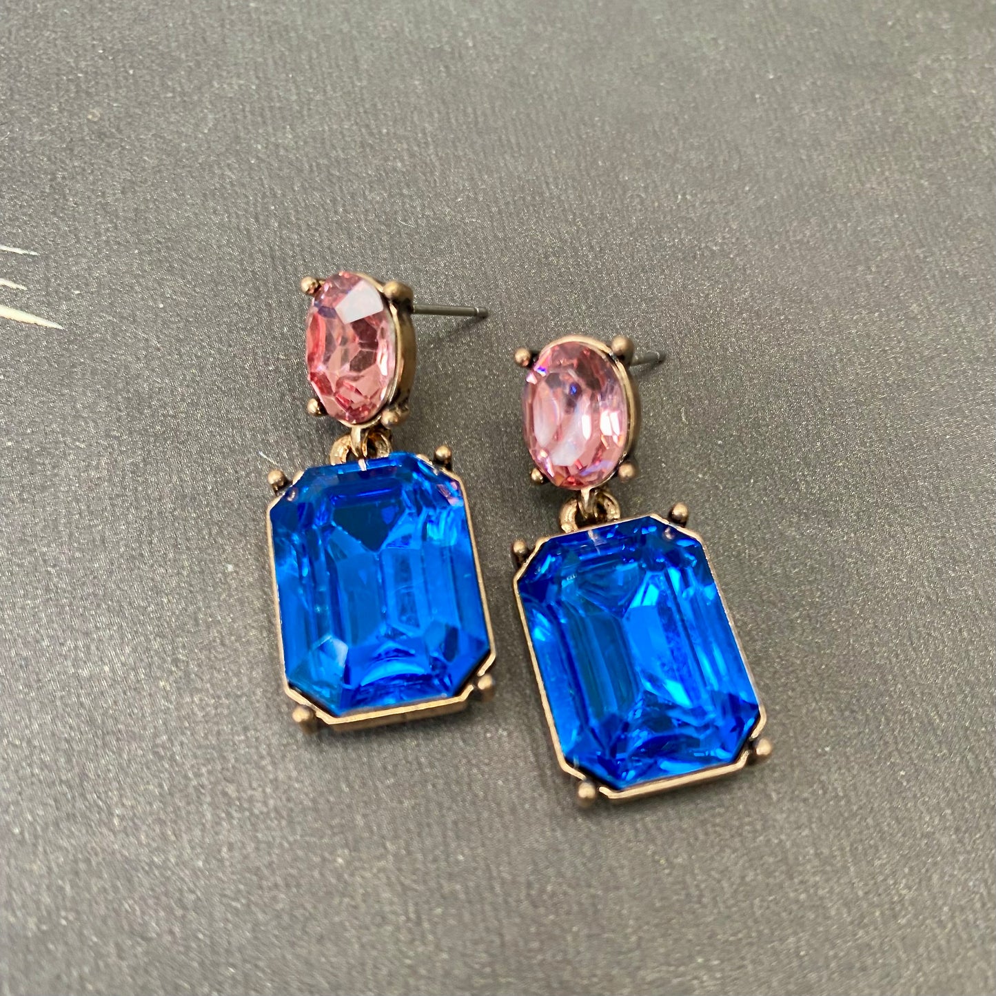      Vintage style colourful Glass Gem earrings     Post with butterfly back fastening     Hypo Allergenic (free from Nickel and Cadium)     Antique Gold plated zinc with Glass crystal     Measures 33mm approx     Available in  Hot Pink/Turquoise, Light Green/Yellow, Pinks, Yellow/Navy and Blue/Pink     FREE UK SHIPPING