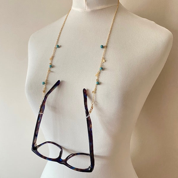      Chains to be worn with glasses     Unclip to wear as a necklace     Fastens with either Lobster claw clasp or Rubber loops     Gold tone chain     Measures 78cm     Choose from Stars, Stars & Turquoise or Disc decoration     Comes in Velvet gift pouch     FREE UK Shipping